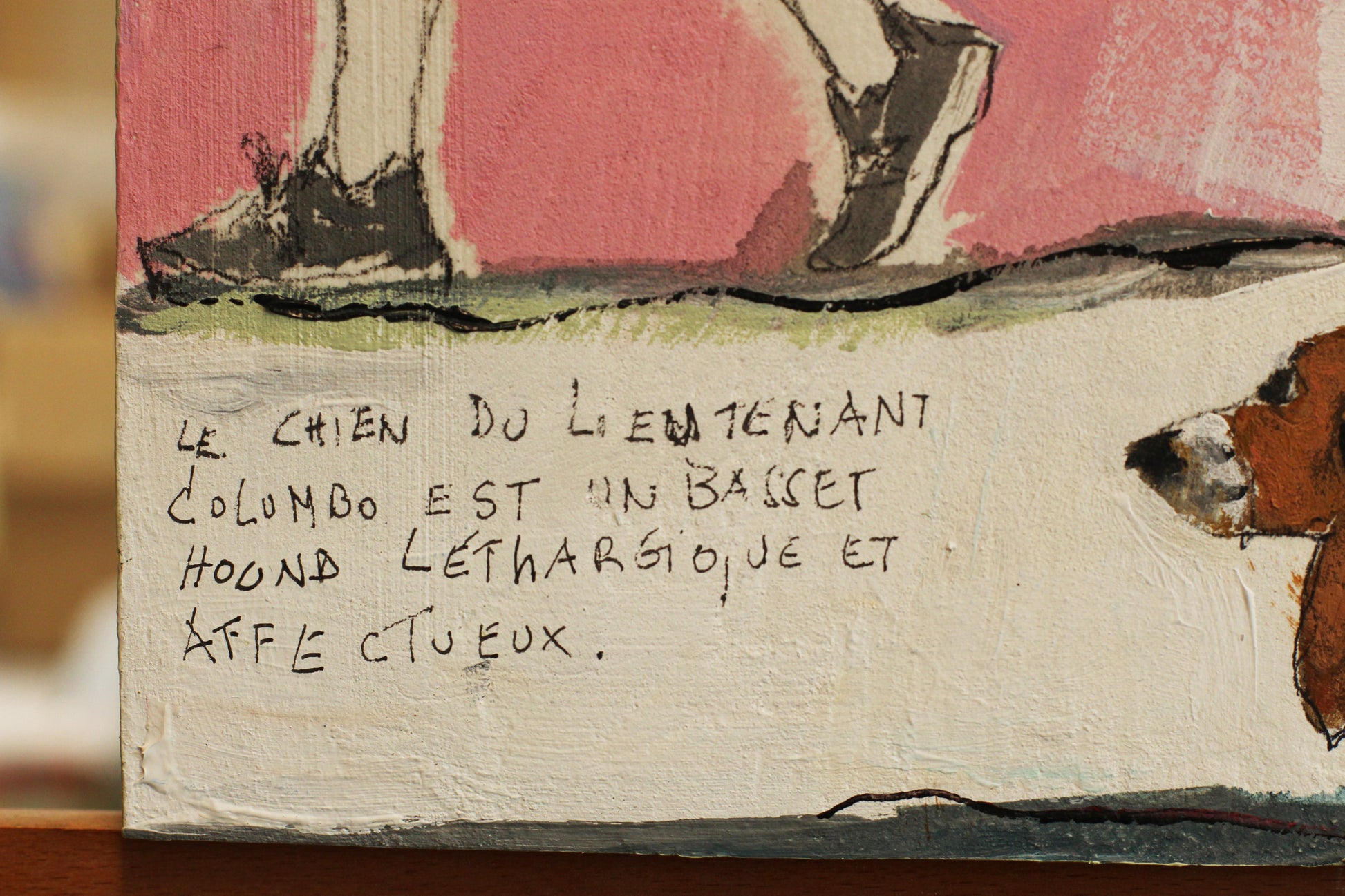 Tableau original carré "Fly Me To Moon" de l'artiste Béatrice Graas. Œuvre en technique mixte sur bois avec finition résine brillante. La composition présente une silhouette féminine à gauche, un oiseau brun en vol en haut à droite et le mot "SKY" écrit en turquoise sur un bloc rose. Fond abstrait aux tons blanc cassé, jaune et bleu pétrole.