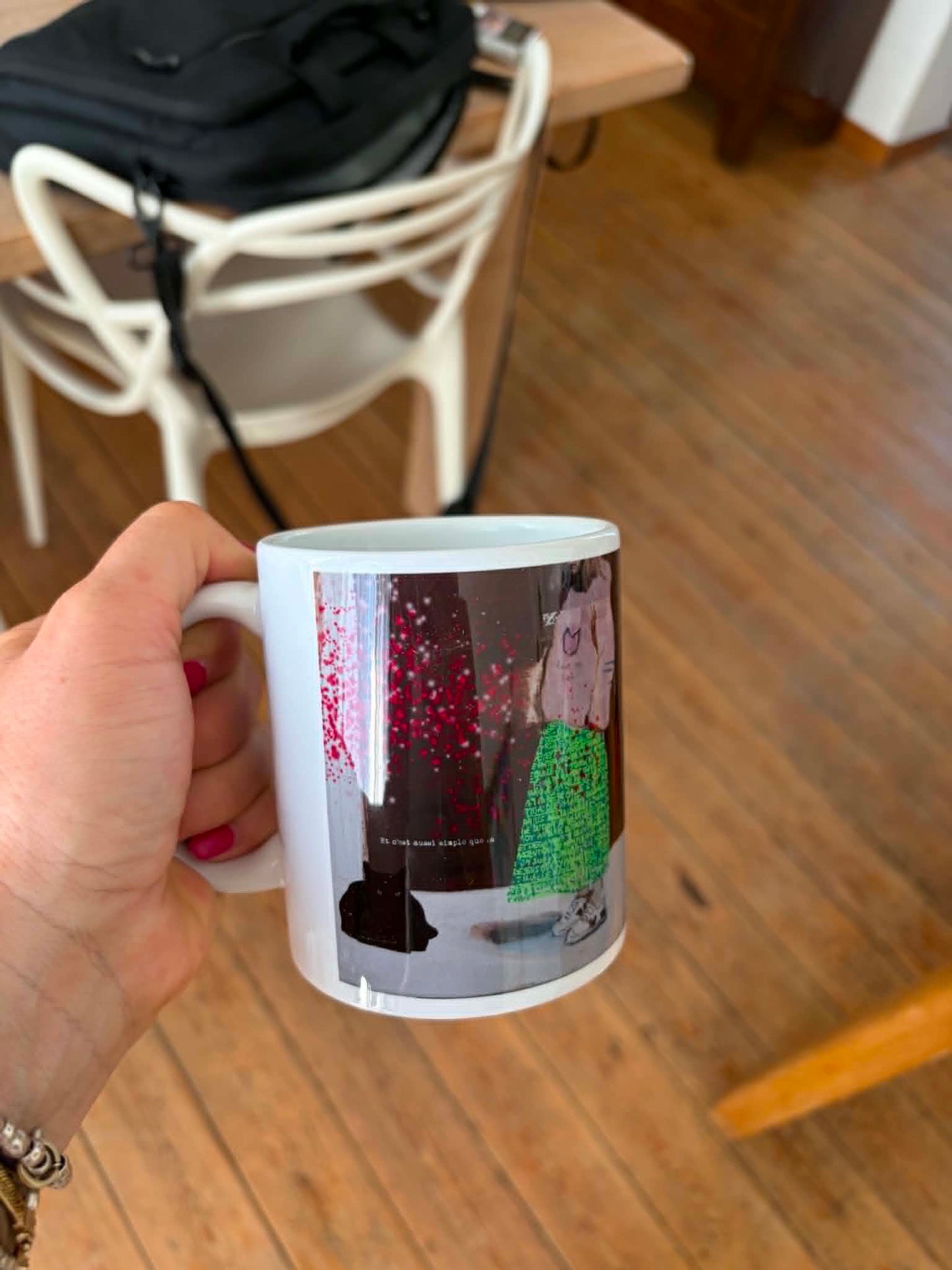 Tasse artistique en céramique blanche – Chat noir & silhouette contemporaine