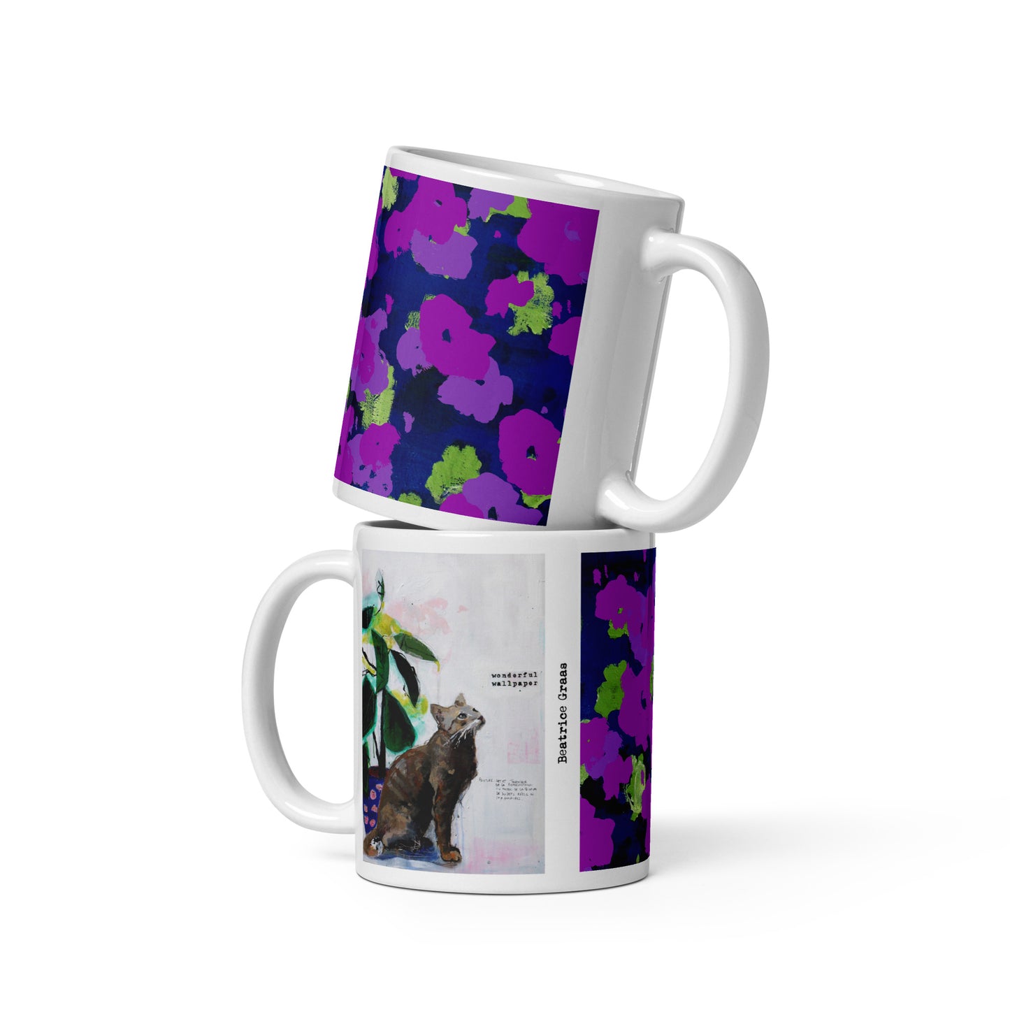 Deux tasses artistiques empilées avec illustration de chat et motifs floraux violets dans un style contemporain et décoratif.